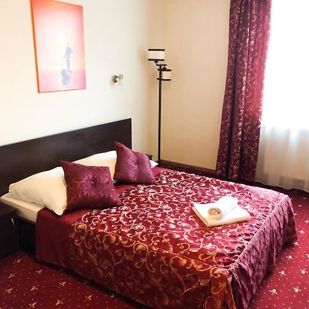 Hotel Korona Жешув Экстерьер фото