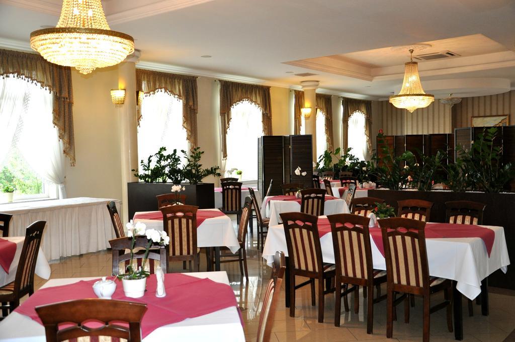 Hotel Korona Жешув Экстерьер фото