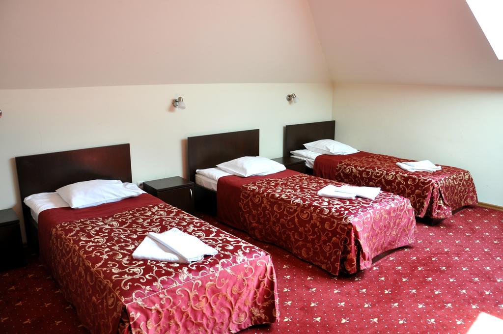 Hotel Korona Жешув Экстерьер фото