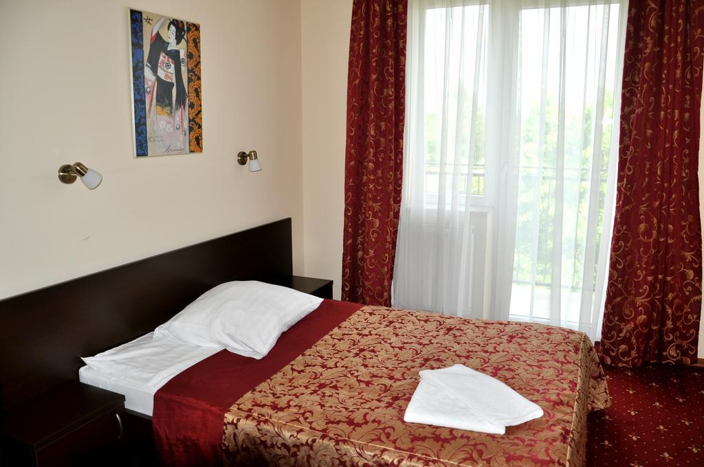 Hotel Korona Жешув Экстерьер фото