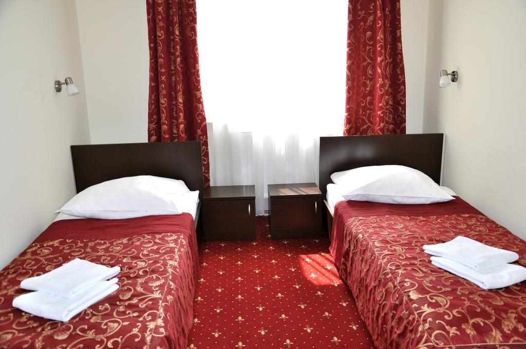 Hotel Korona Жешув Экстерьер фото